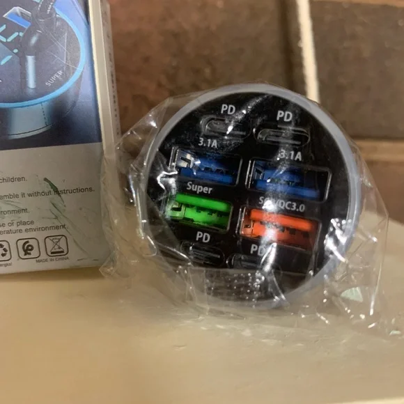 Multi-Port USB Car Charger - Picture 1 of 7